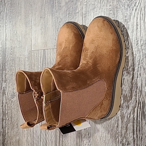 Art Class NWT Cognac Laurel Chelsea Boots Size 1 - Picture 1 of 5